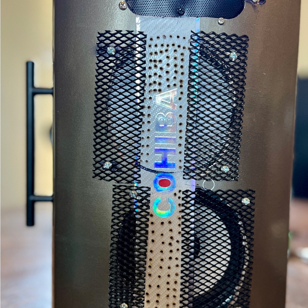 It’s party time!!🥳 Cohiba Cigarbox party box. Bluetooth speaker